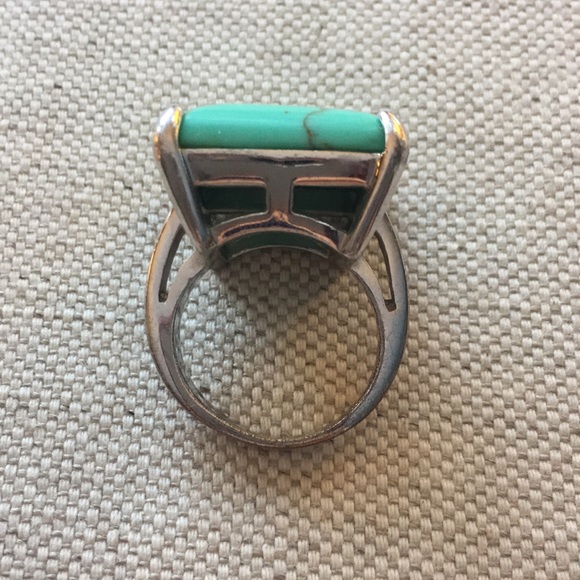 Faux turquoise silver cocktail ring - Picture 3 of 4